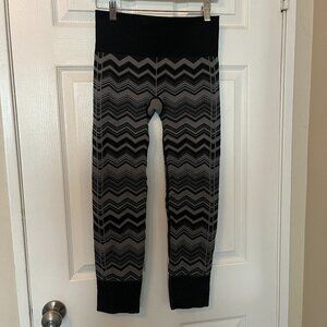LULULEMON Womens Zig Zag Black Gray Leggings (Measurements Included) 6